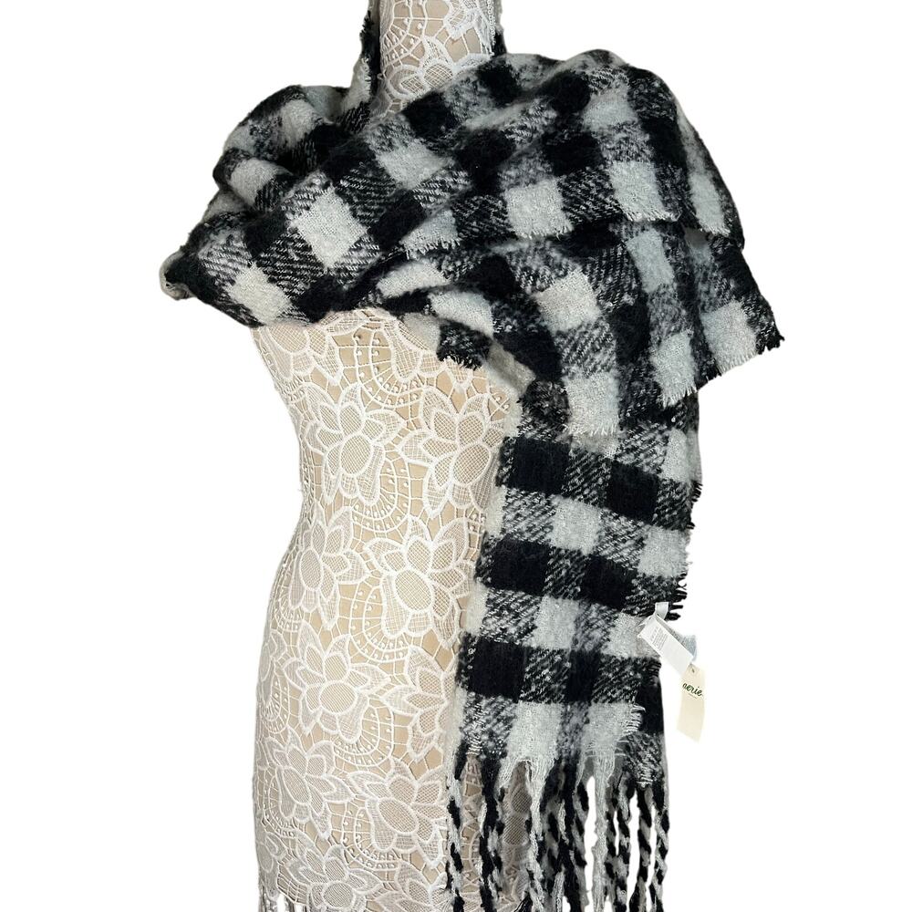 Aerie Black and White Cozy Soft Scarf – Brand New with Tags